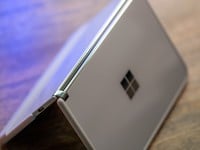 Vas a querer un estuche para Surface Duo para que se vea genial