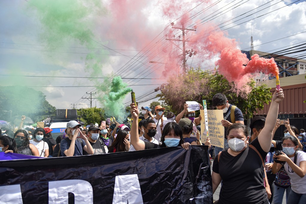 Manifestantes antigubernamentales en El Salvador