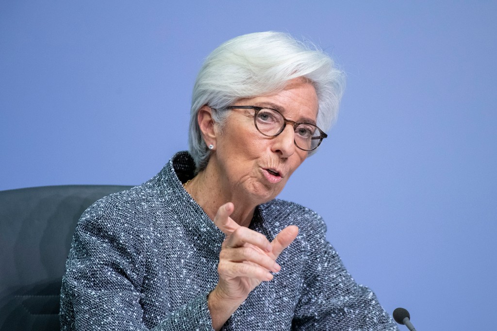 Christine Lagarde hablando frente a un micrófono
