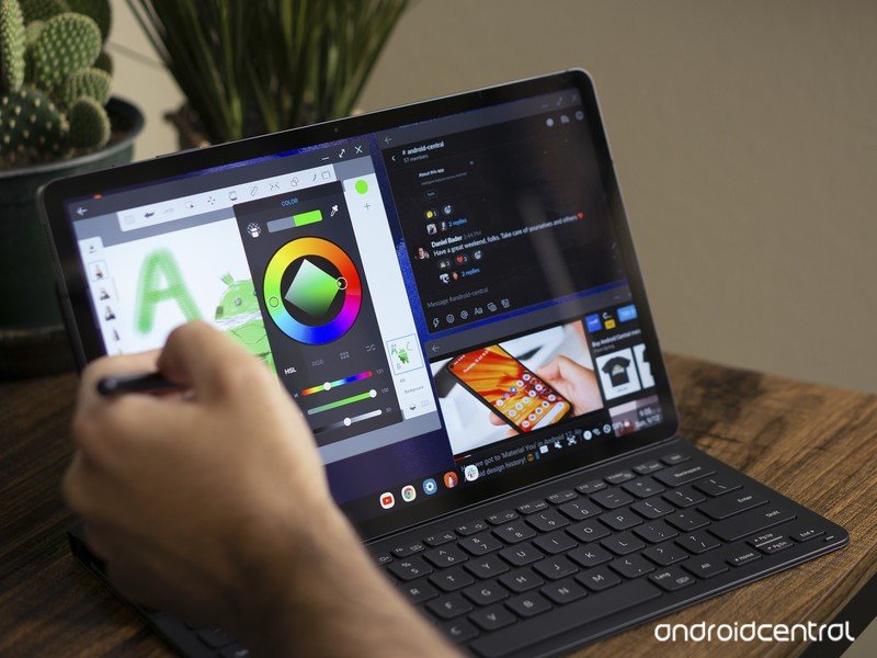 Photo of the Samsung Galaxy Tab S7 FE in DeX mode with multiple windows