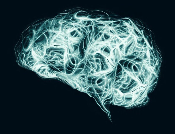Un cerebro humano promedio contiene entre 80 y 100 mil millones de neuronas, cada una de las cuales es altamente eficiente.  Accenture