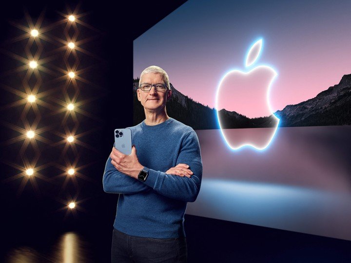 El CEO de Apple, Tim Cook, tras la presentación del nuevo "tanque".  Foto: AFP