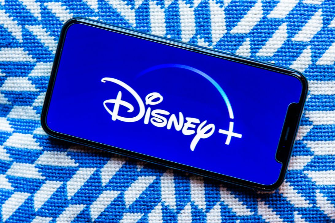Logotipo de Disney Plus en un teléfono