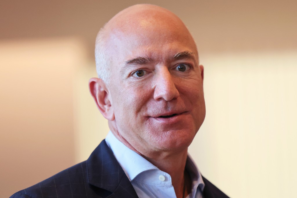 Jeff Bezos tiene un valor de 197.000 millones de dólares.