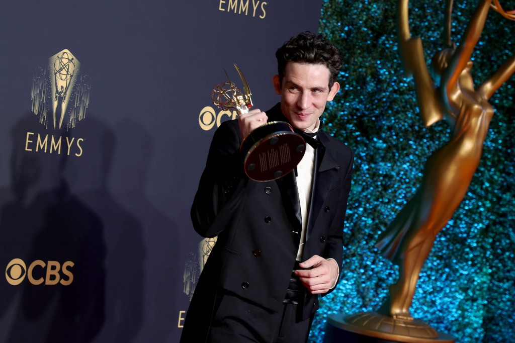 Josh O'Connor ganó el premio a Mejor actor principal en una serie dramática por 'The Crown'.