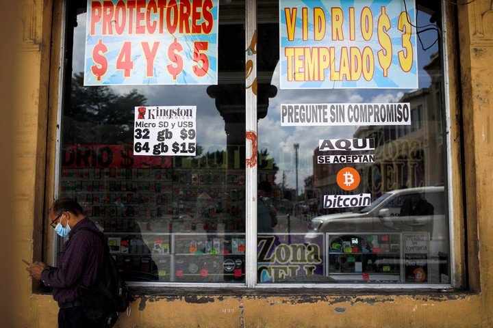 El Salvador aplicó bitcoin como moneda de curso legal.  Foto de Reuters