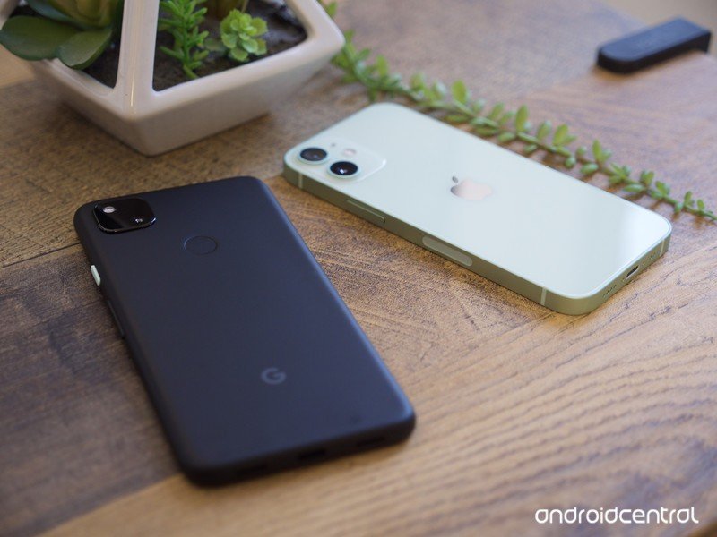 Pixel 4a y iPhone 12 mini