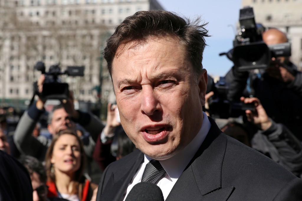 Elon Musk, director ejecutivo de Tesla, abandona la corte federal de Manhattan