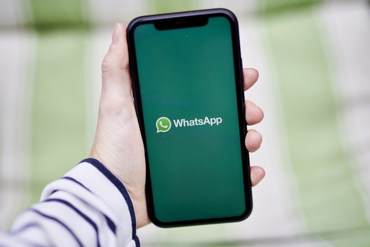 Tras el apagón, WhatsApp puede convertirse en un canal para viralizar las estafas cibernéticas.  Foto: Bloomberg.