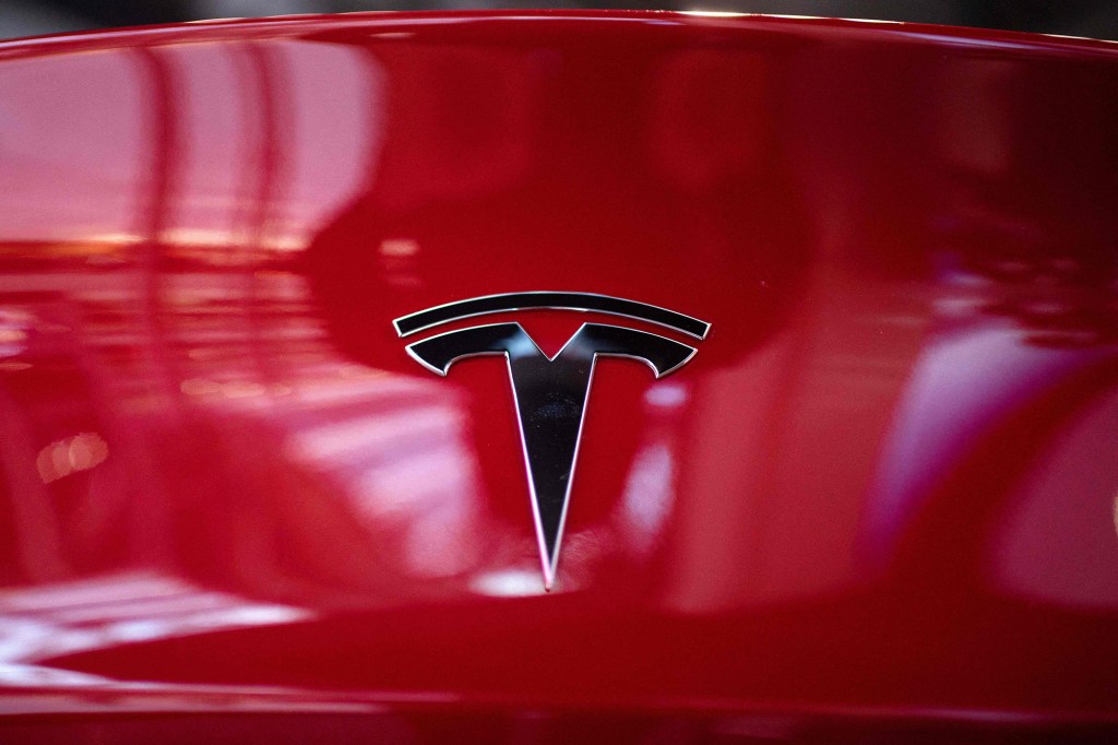 Un logotipo de Tesla