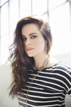 Emily Hampshire Chapelwaite en Epix