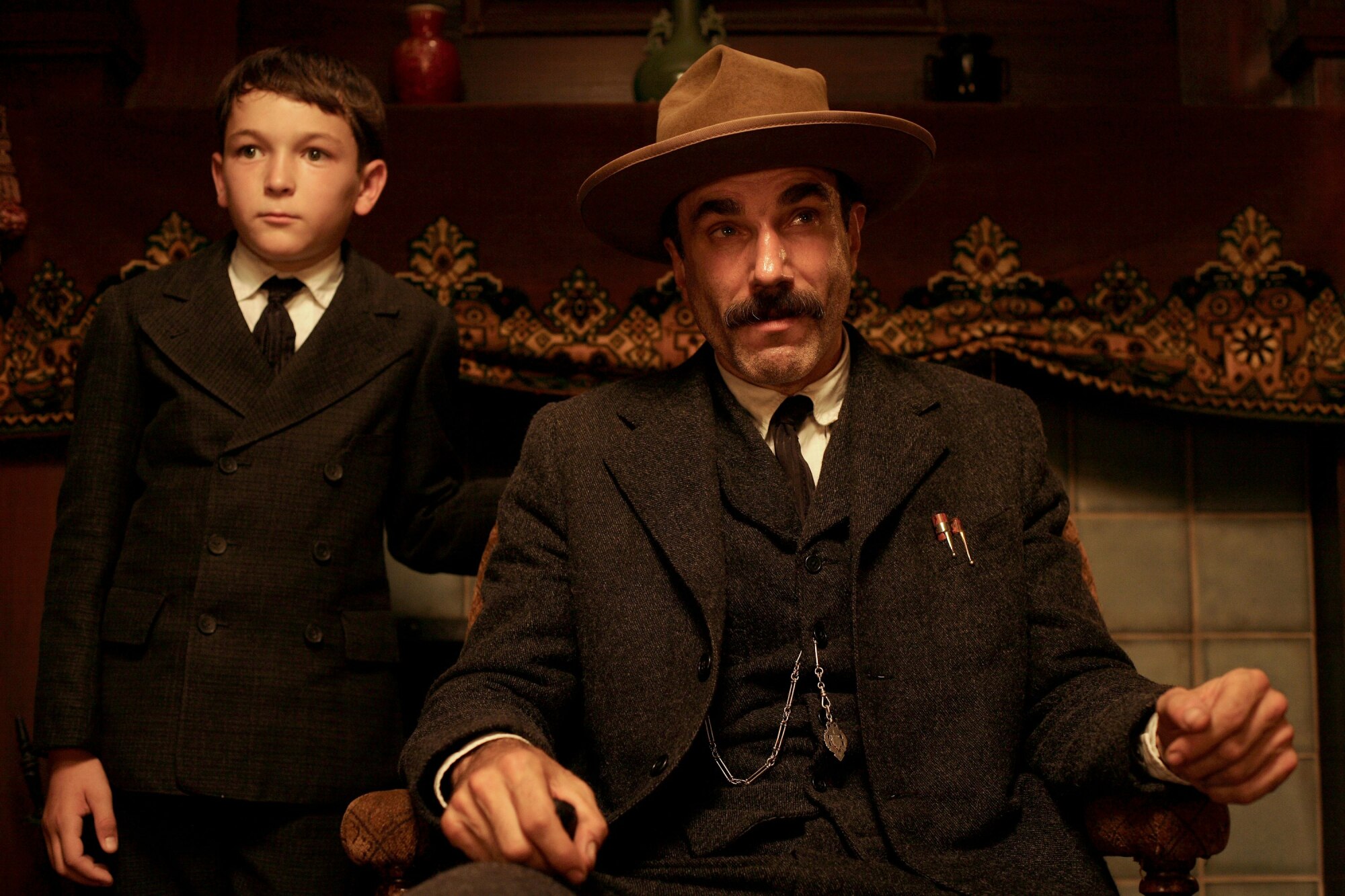 Dillon Freasier y Daniel Day-Lewis interpretan a hijo y padre en "Habrá sangre."