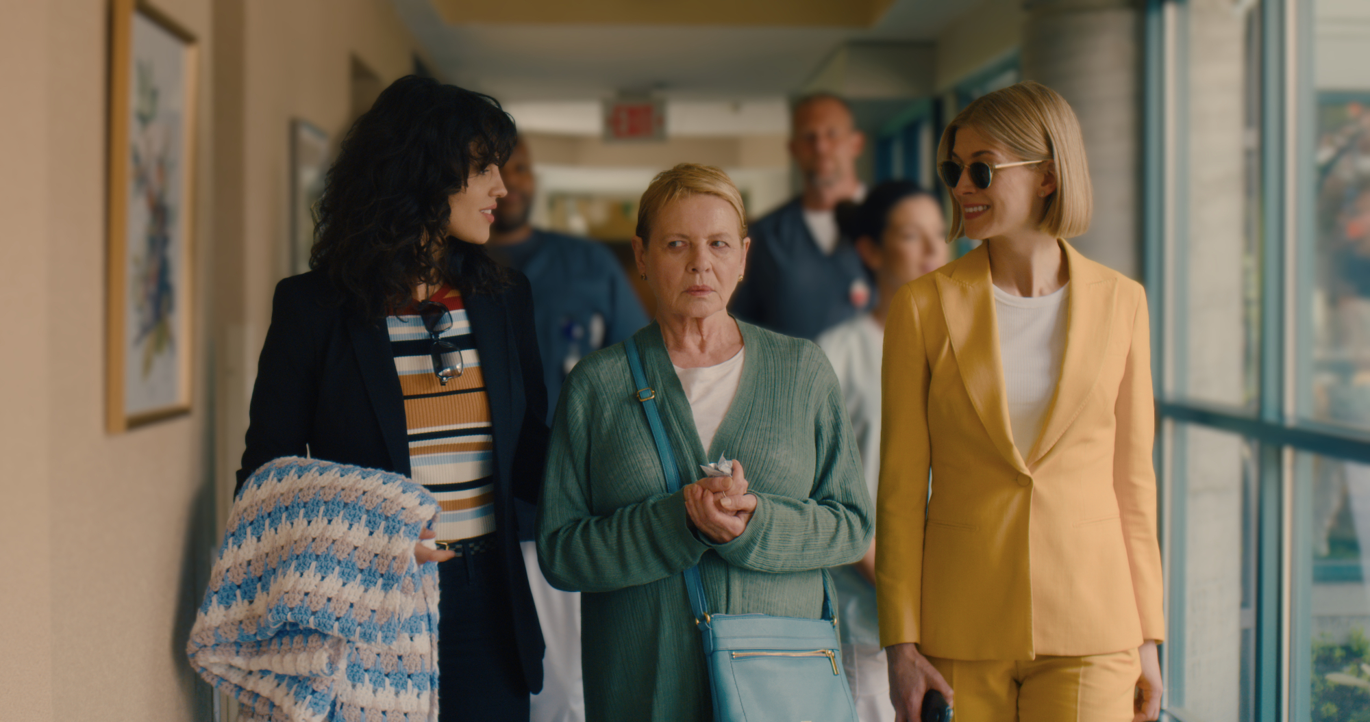 IEiza González, Dianne Wiest y Rosamund Pike en J. Blakeson "Me importa mucho."