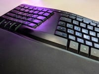 Escriba cómodamente con uno de los mejores teclados ergonómicos