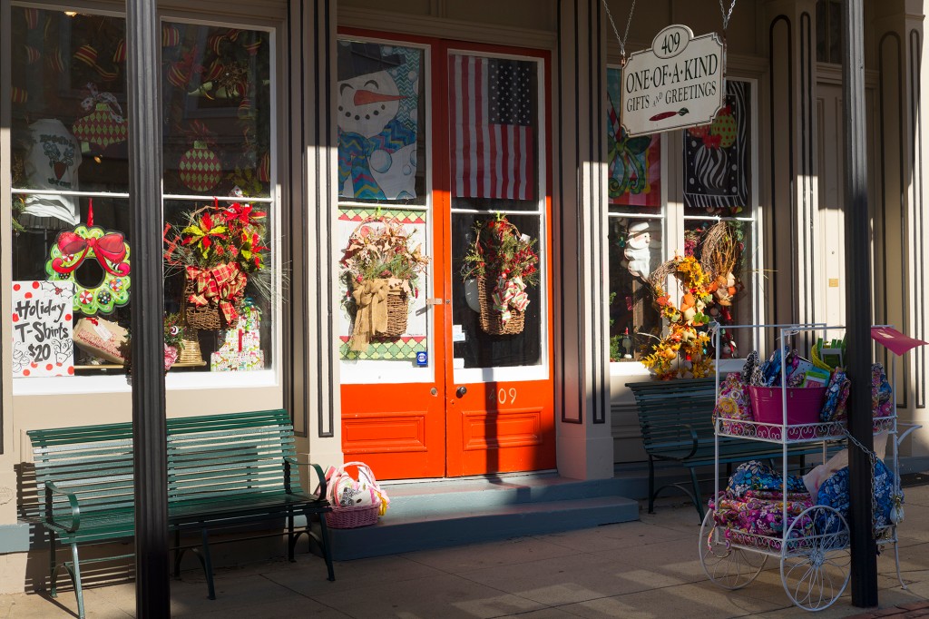 Exhibición navideña en una tienda de regalos en Natchez, Mississippi