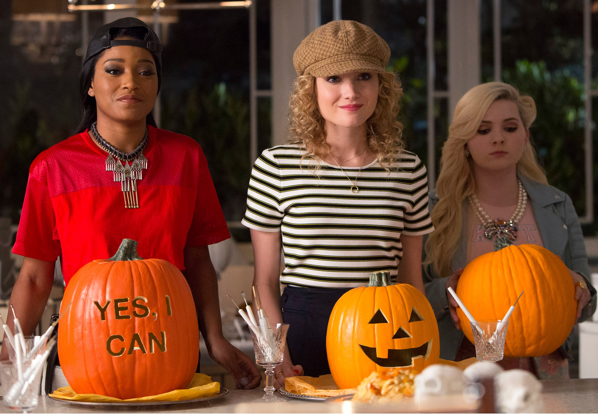 El dúo dinámico Keke Palmer como Zayday y Skyler Samuels como Grace.  (Oh, sí, y Abigail Breslin como Chanel # 5).