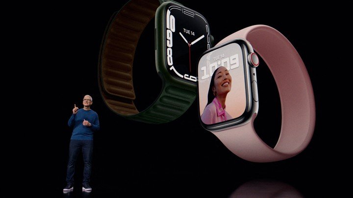 El Apple Watch Series 7 fue presentado en septiembre por Tim Cook: comienzan a venderse en noviembre.  Foto AFP