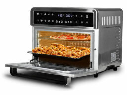 Horno tostador con pollo frito, papas fritas y pizza en el interior