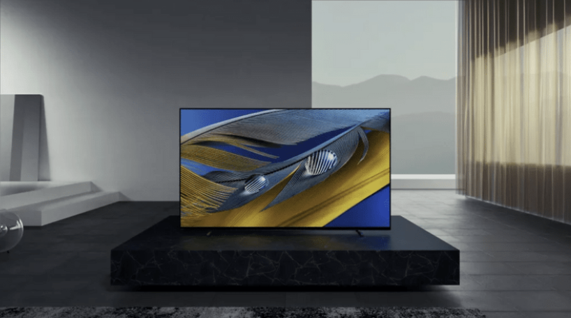 El televisor OLED 4K Sony A80J instalado en una habitación