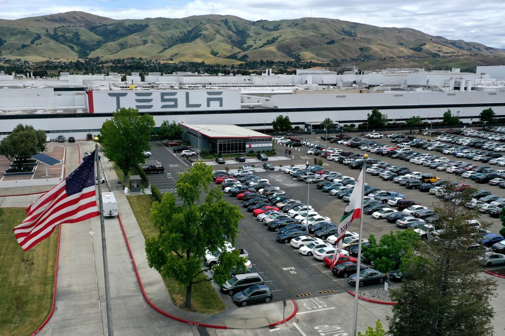 Una vista aérea de la fábrica Tesla Fremont