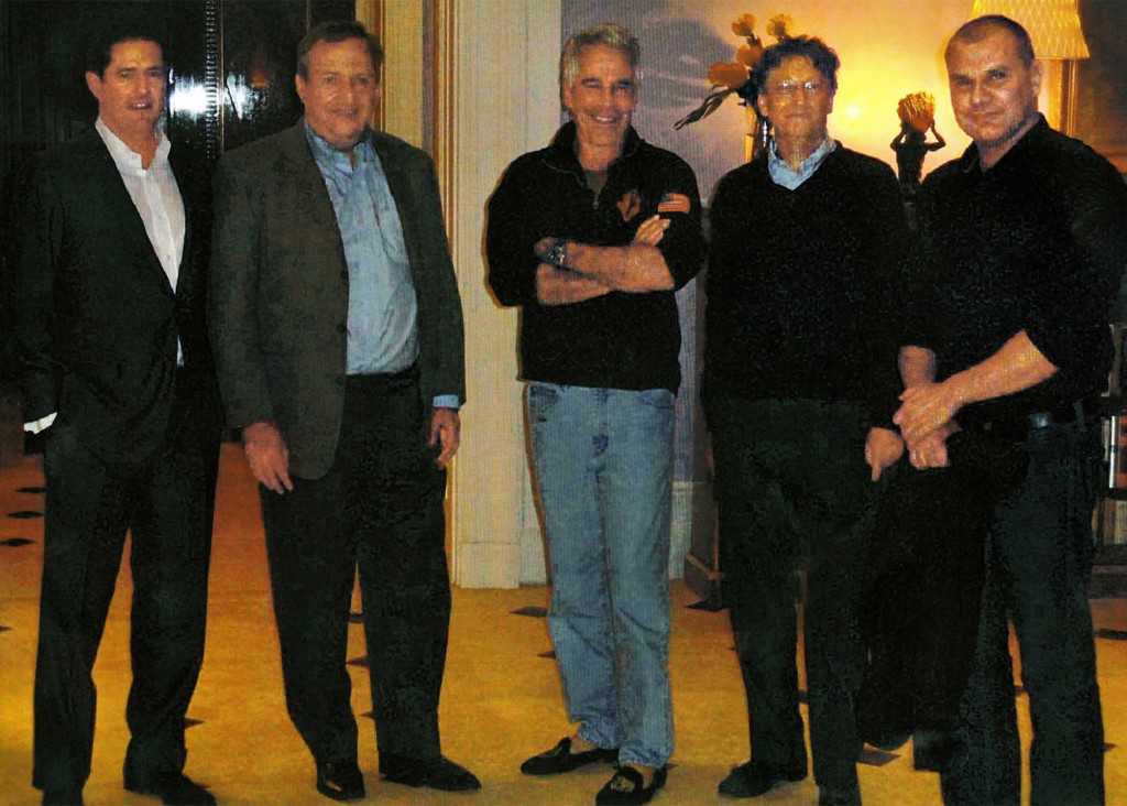 James Staley (izquierda) Lawrence Summers, Jeffrey Epstein (centro), Bill Gates y Boris Nikolic.  En la casa de Jeffrey Epstein en Manhattan.