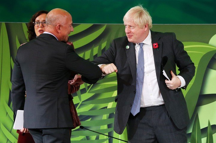 Bezos se cruzó con el primer ministro británico Boris Johnson.  Foto: Bloomberg.