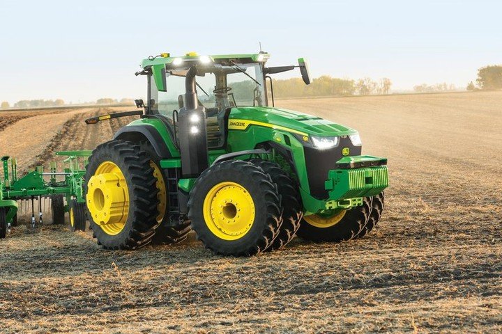 El tractor autónomo de John Deere utiliza seis pares de cámaras montadas en la cabina para evitar obstáculos.  Foto: John Deere.