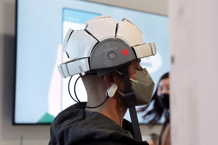 El casco portátil iMediSync tiene un escáner para hacer un escaneo cerebral en 10 minutos.  Foto: AP