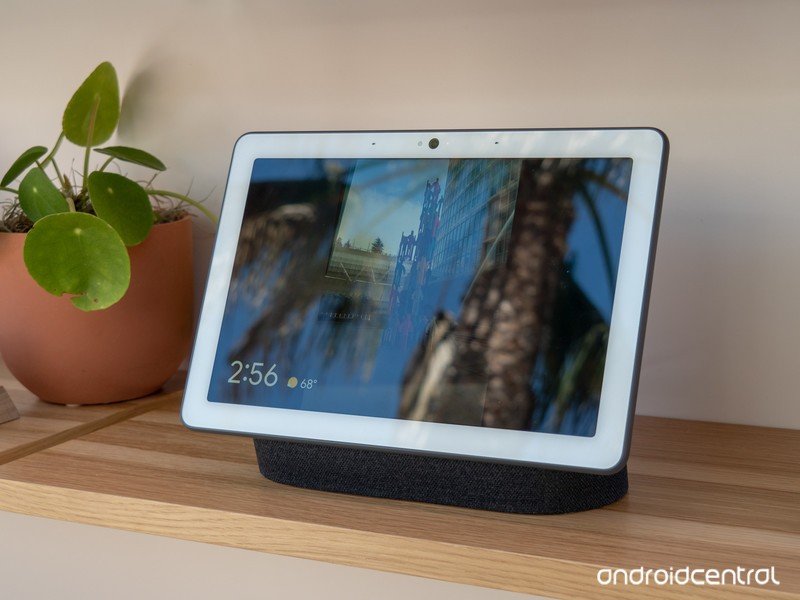 google-nest-hub-max-mesa-de-madera