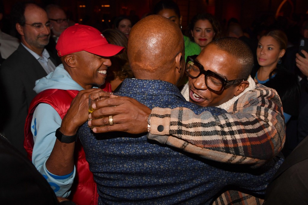 Ja Rule abraza a Adams