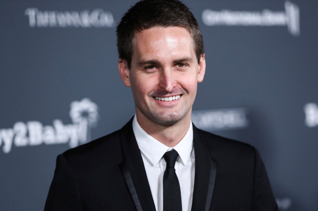 WEST HOLLYWOOD, LOS ÁNGELES, CALIFORNIA, EE. UU. - 13 DE NOVIEMBRE: El cofundador y director ejecutivo de Snap Inc. Evan Spiegel llega a la gala de 10 años de Baby2Baby 2021 celebrada en el Pacific Design Center el 13 de noviembre de 2021 en West Hollywood, los Ángeles , California, Estados Unidos.  (Foto de Xavier Collin/Image Press Agency/Sipa USA)(Sipa vía AP Images)