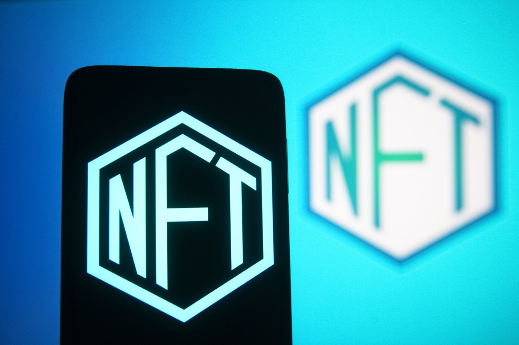 El logo de NFT en azul