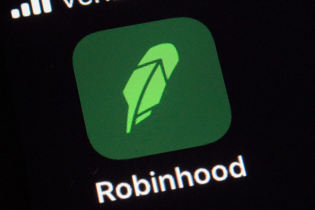 Una controvertida decisión de ralentizar el comercio de GameStop por parte de Robinhood provocó el hundimiento de las existencias de la tienda.