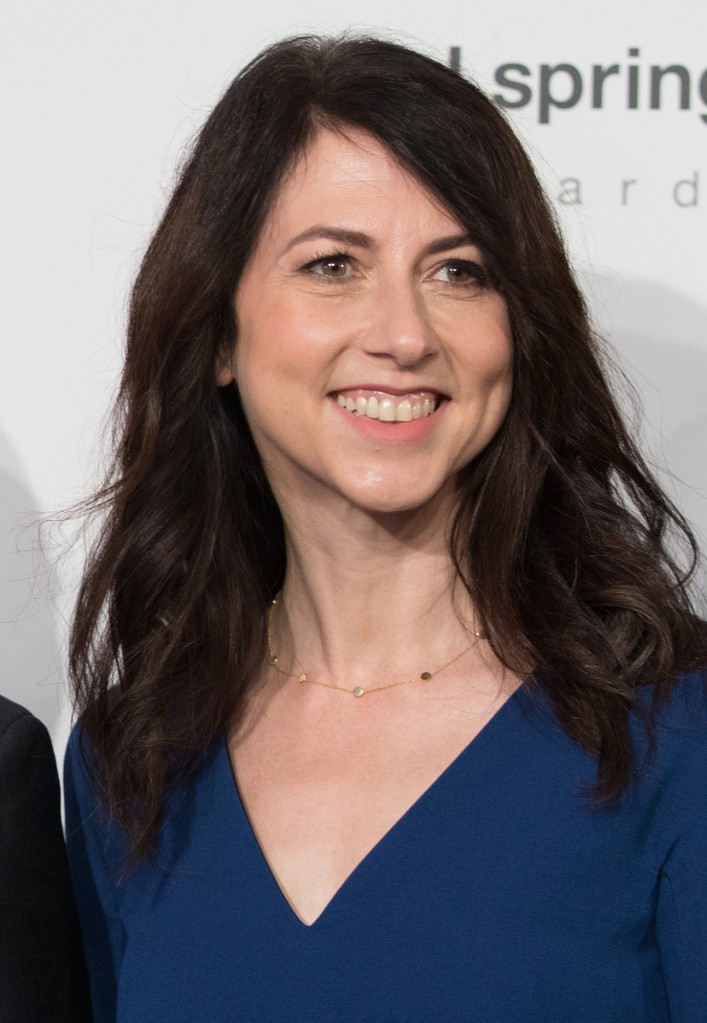 24 de abril de 2018, Alemania, Berlín: Jefe de Amazon Jeff Bezos y su esposa MacKenzie Bezos llegan para la ceremonia de entrega del premio Axel Springer.  Bezos recibirá el premio más tarde.  Foto: Jörg Carstensen/dpa (Foto de Jörg Carstensen/Picture Alliance vía Getty Images)