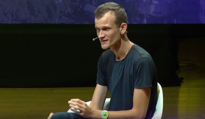 Vitalik Buterin en la charla que brindó en diciembre de 2021 en la Usina del Arte.  foto de youtube