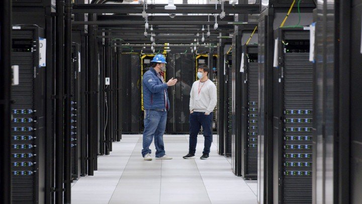 AI Research SuperCluster, conocido por sus siglas RSC, es la nueva supercomputadora desarrollada por Meta (ex Facebook).