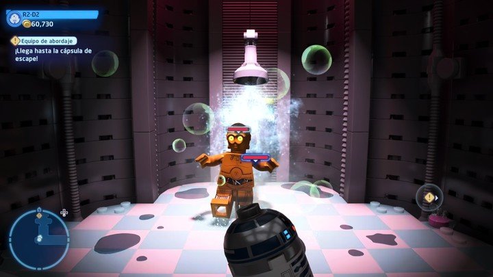 LEGO Star Wars: La saga Skywalker apela al humor en todo momento, como en este caso con C-3PO duchándose.