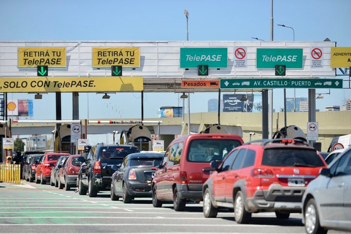 Las cabinas de peaje de la autopista Illia, a punto de desaparecer.  Foto: Andrés D'Elia