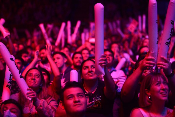 Adrenalina.  Los fanáticos de League of Legends apoyaron a los equipos mexicanos que jugaron la final de la LLA League of Legends en Tecnópolis.  Foto: Federico Imas