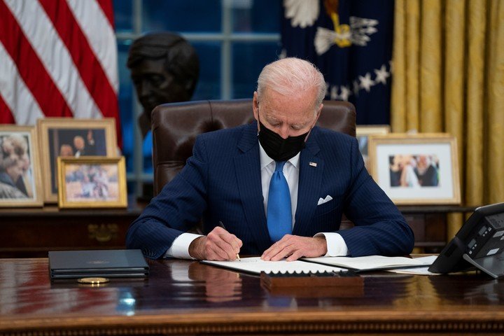 Joe Biden reforzó la ciberseguridad después del ataque al Oleoducto Colonial.  Foto AP