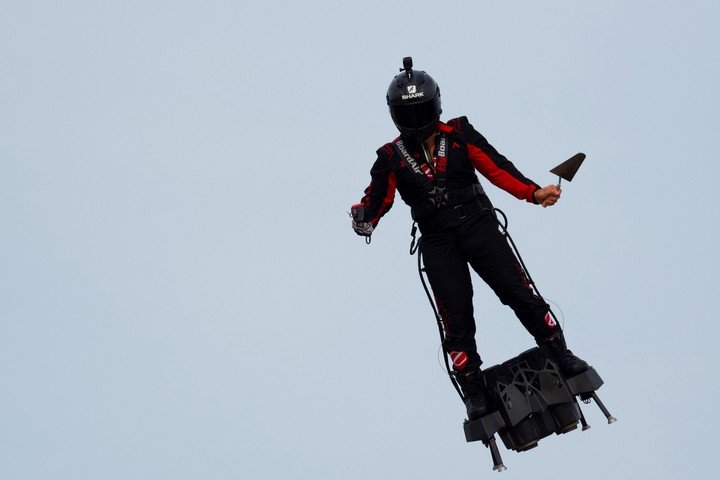 Franky Zapata por los aires.  foto AFP.