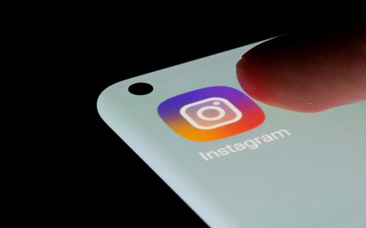 Instagram intentará redefinir su plataforma para recuperar el interés entre los usuarios.  REUTERS