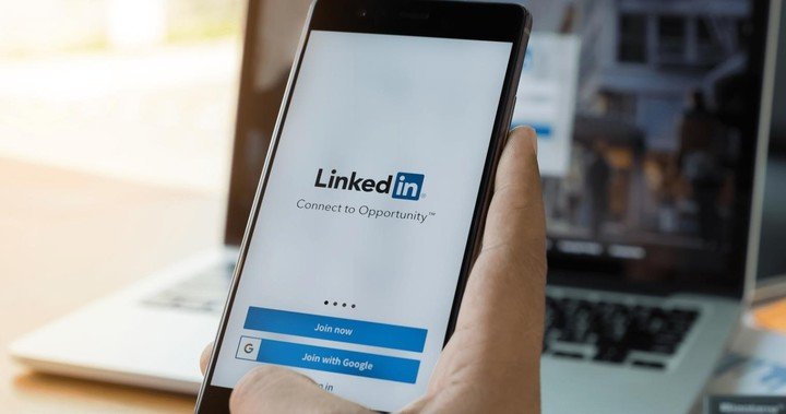 LinkedIn, una de las redes sociales que más ciberataques recibe.  Foto Shutterstock.