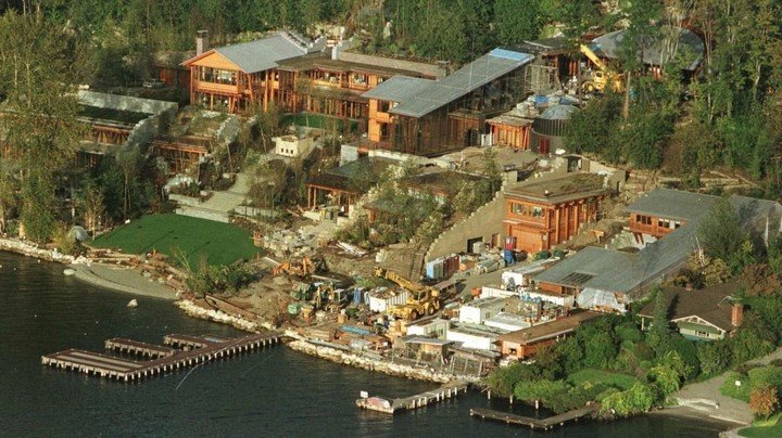 La casa de Bill Gates en plena creación, tardó 7 años en construirse (Reuters)