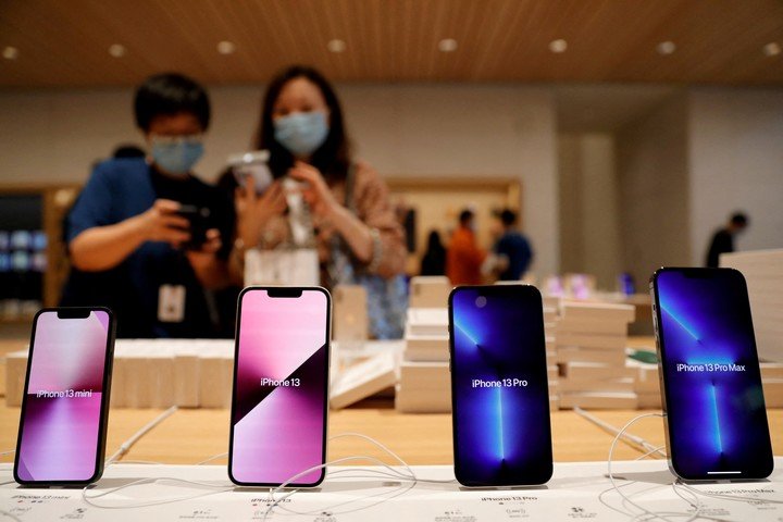 La expectativa del nuevo iPhone.  Foto REUTERS