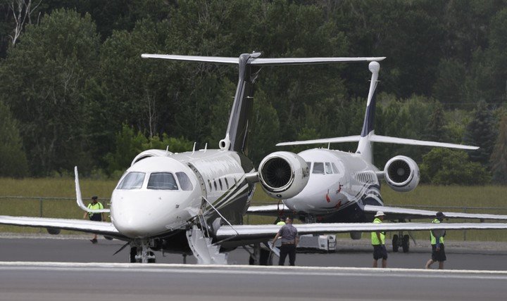 Aeropuerto de Sun Valley, colapsado por vuelos privados.  Foto AFP