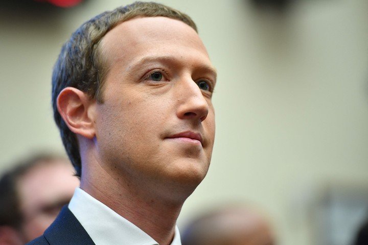 Mark Zuckerberg asigna fondos para la investigación y el desarrollo de su Inteligencia Artificial NLLB-200.  Foto: MANDEL NGAN / AFP.