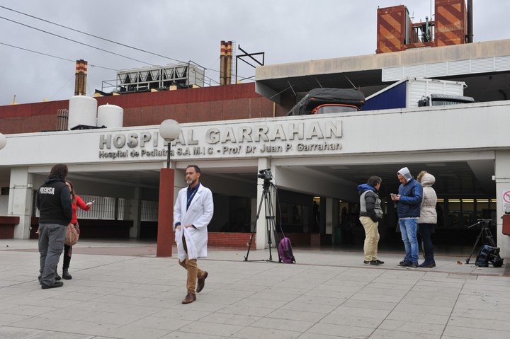 Pacientes, médicos, tratamientos: la muestra tiene información sensible.  Foto Enrique García Medina