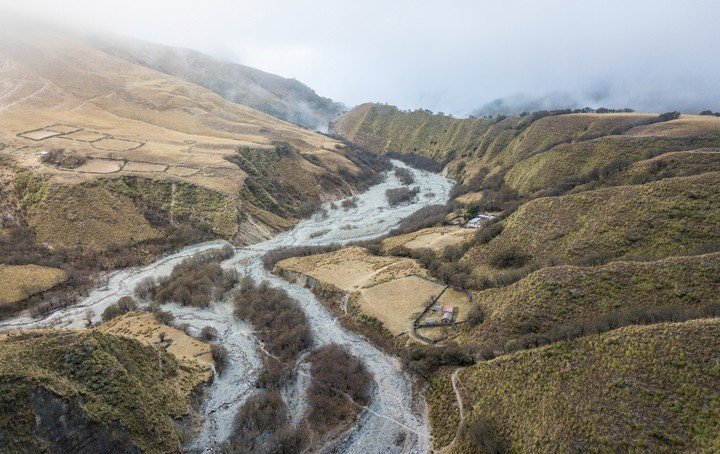 Mar de nubes por debajo de la ruta de los viajeros: están entre los 2.100 y los 2.800 metros de altura. (Foto: Fernando de la Orden)