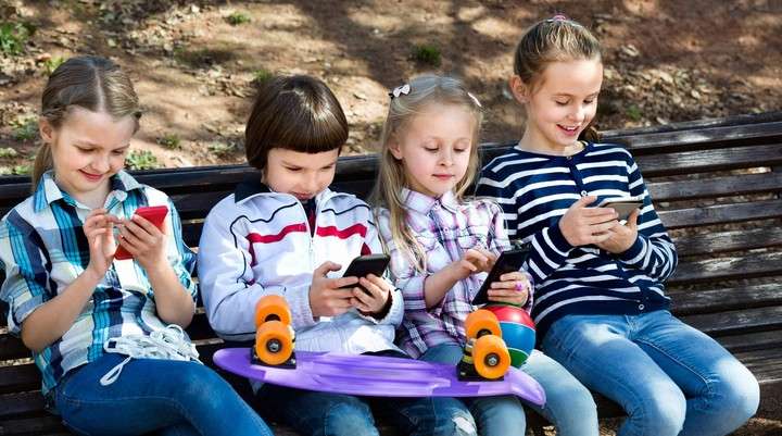 El celular reemplazó la comunicación y otros juegos físicos entre los más jóvenes.